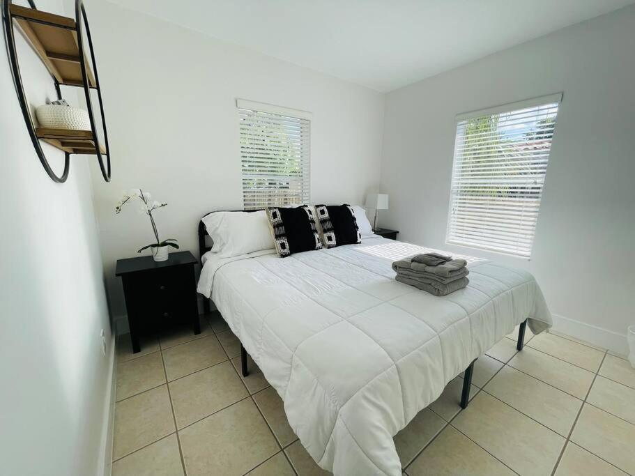 Holiday home Coral Gables With Pool Near Airport. King Beds *